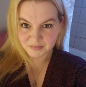 Meet your Posher, Lara